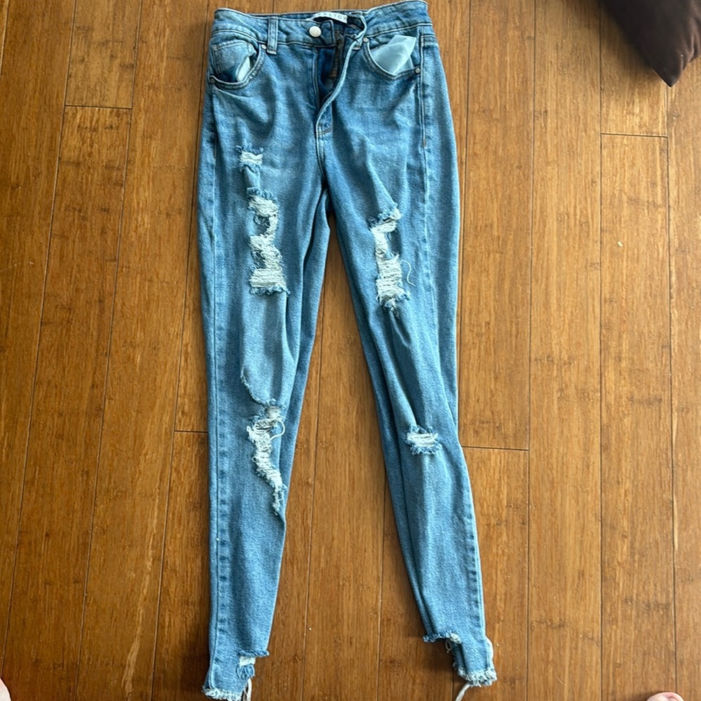 These are Tinseltown size 2 ripped jeans.